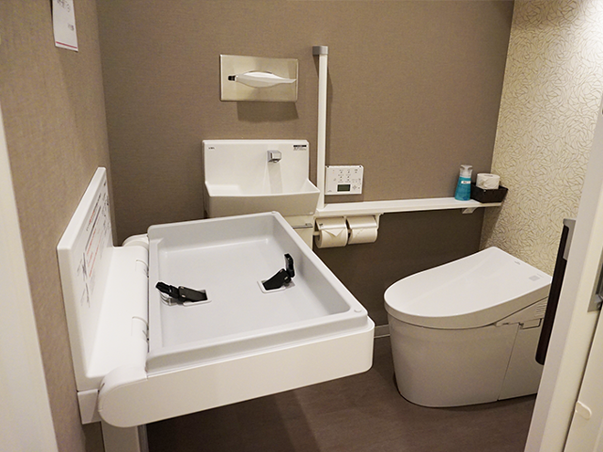 トイレにはおむつ台もございます